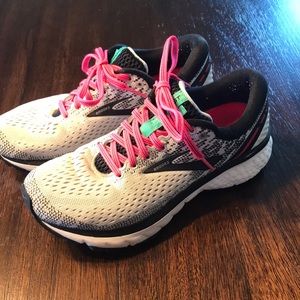 Brooks Sneakers